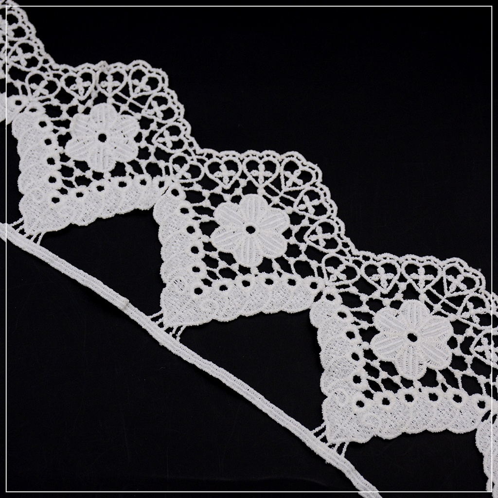 Shuttle One Side Border Lace