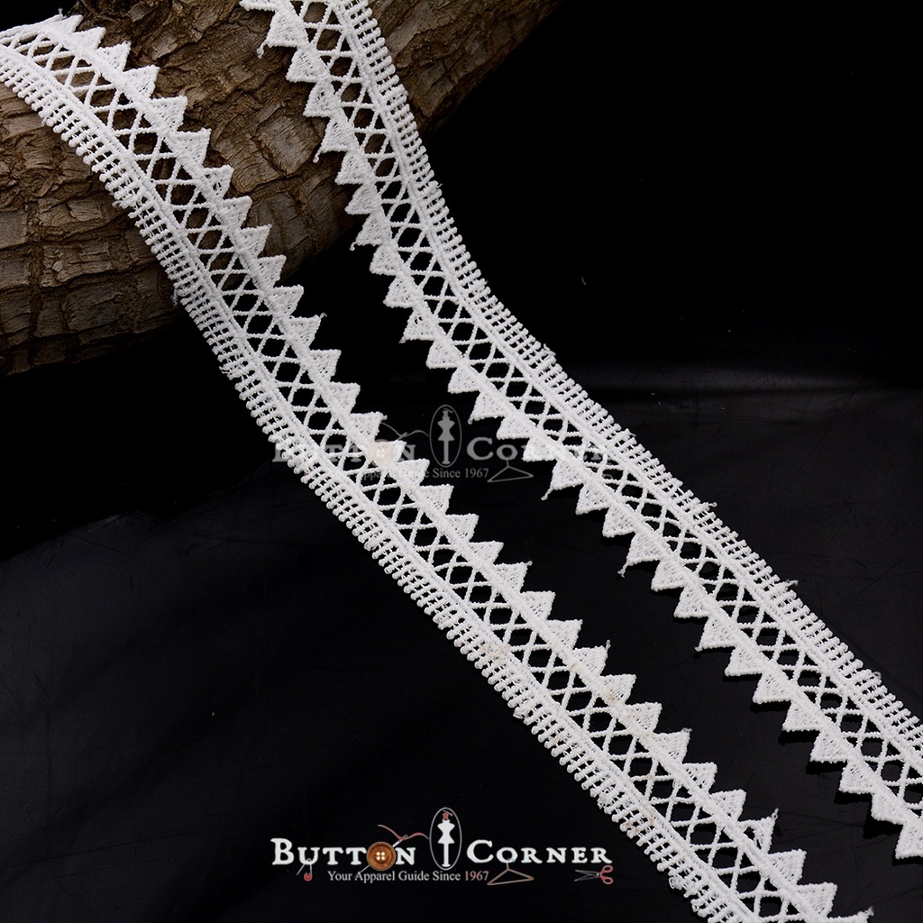 One Side Border Shuttle Lace