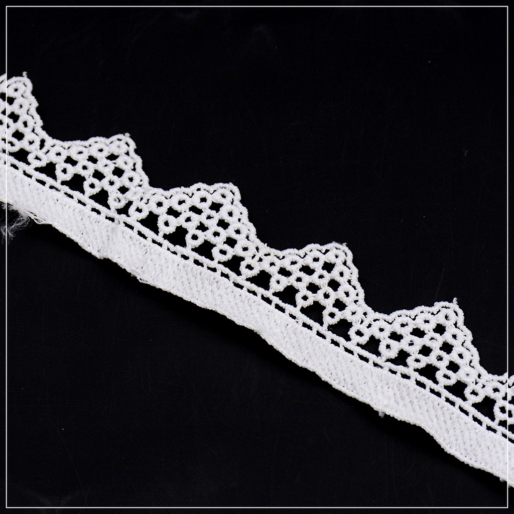 Shuttle One Side Border Lace
