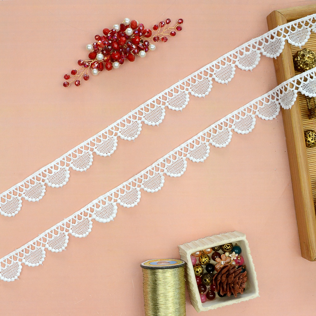 One Side Border Shuttle Lace