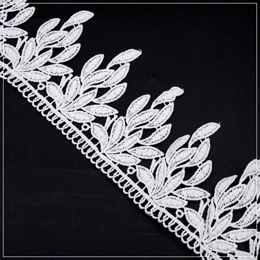 Shuttle One Side Border Lace