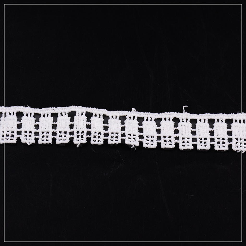 Shuttle One Side Border Lace