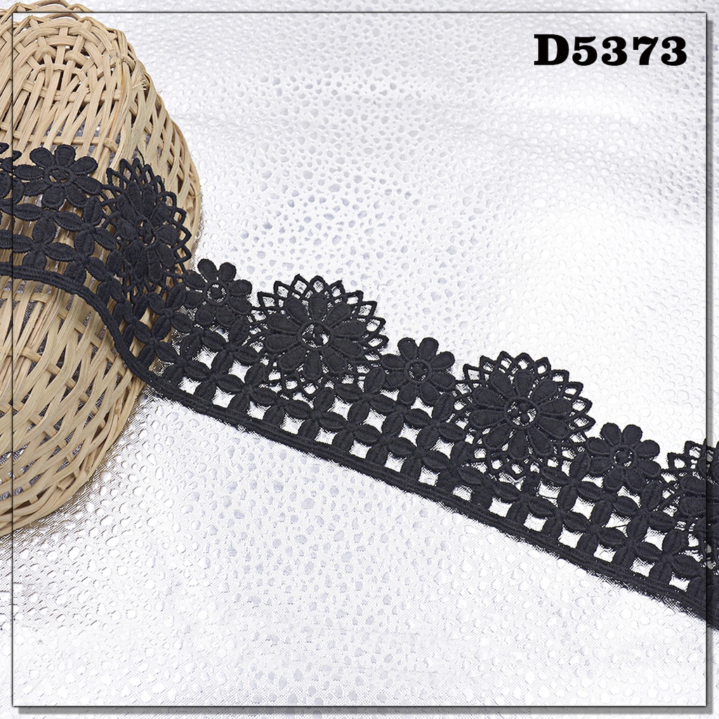 Shuttle One Side Border Lace