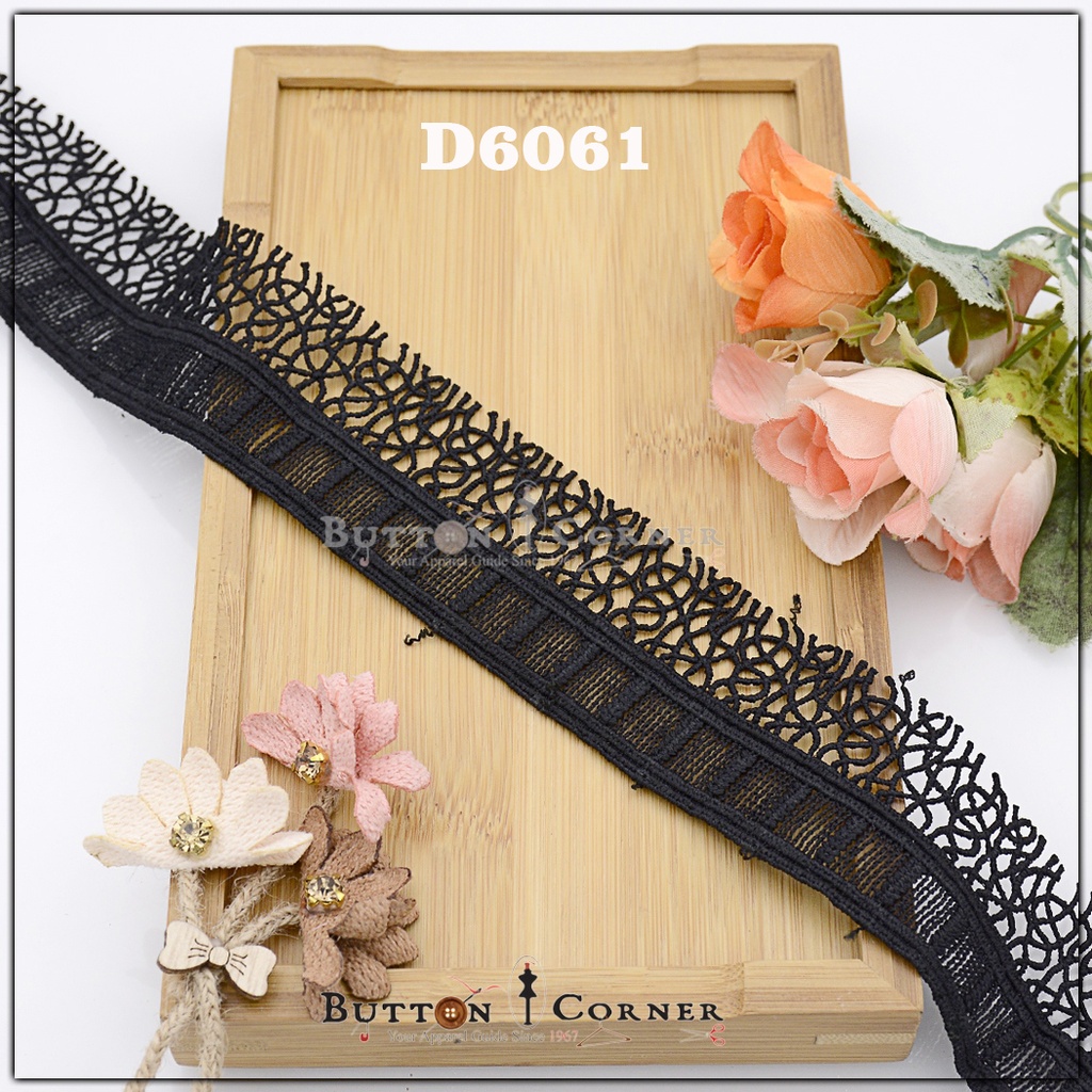 One Side Border Shuttle Lace
