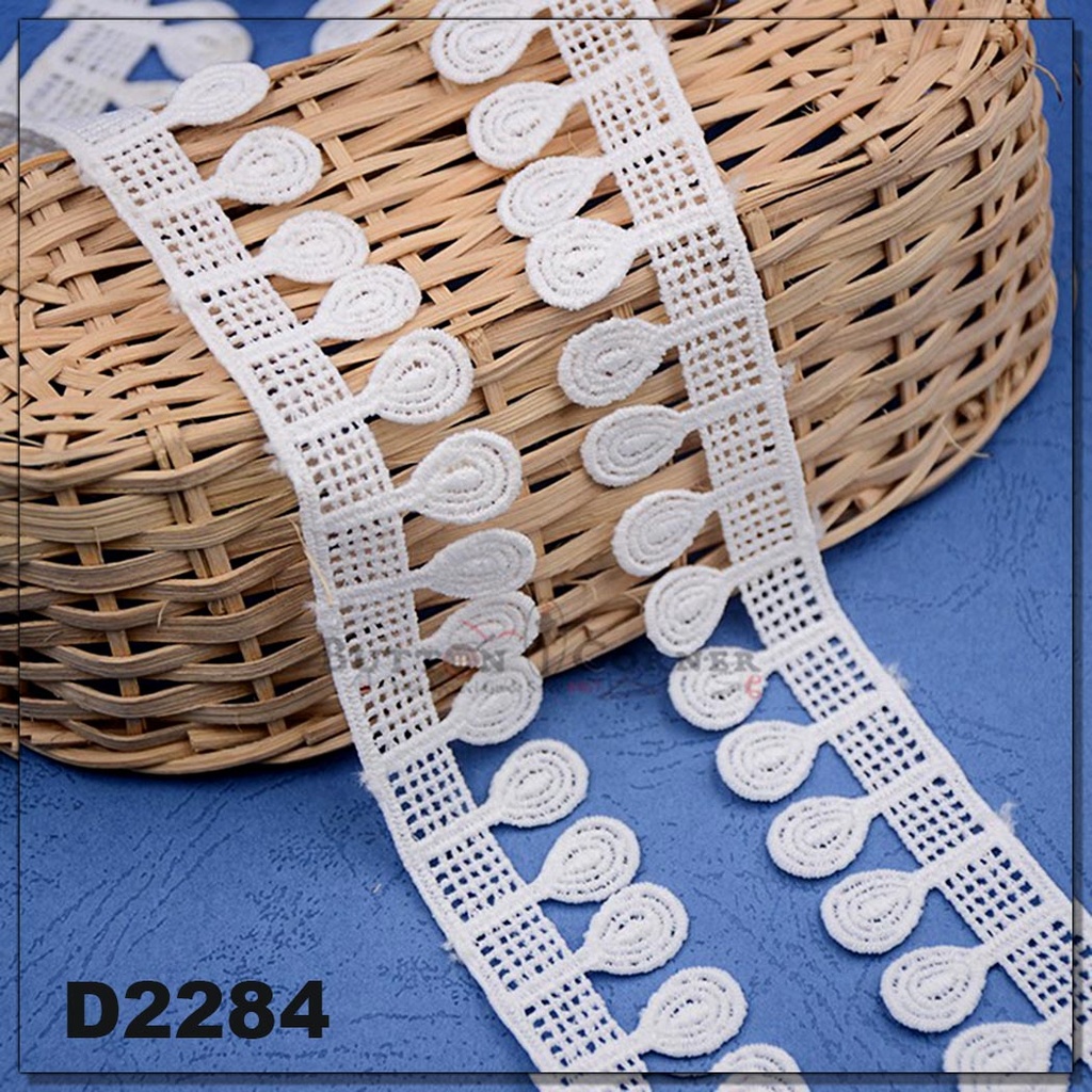 Shuttle One Side Border Lace