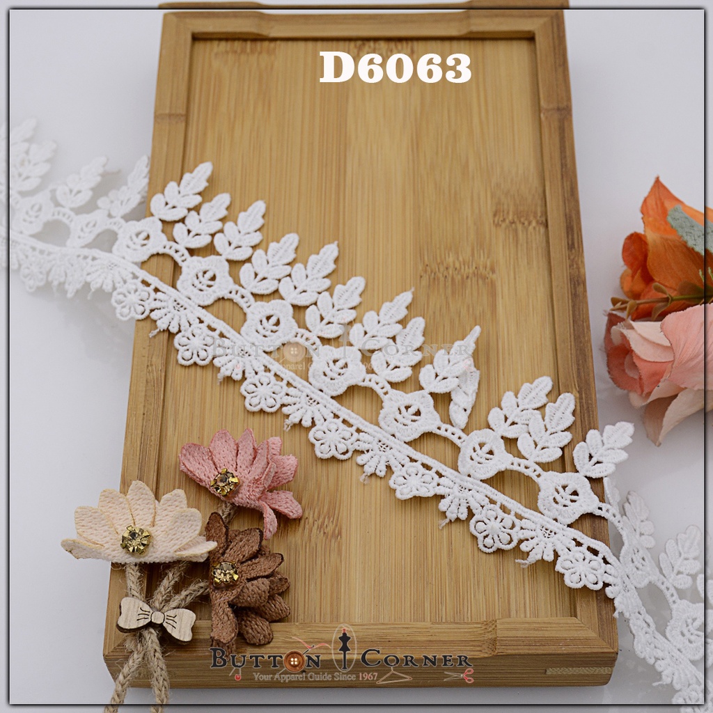 Shuttle Hanging Lace