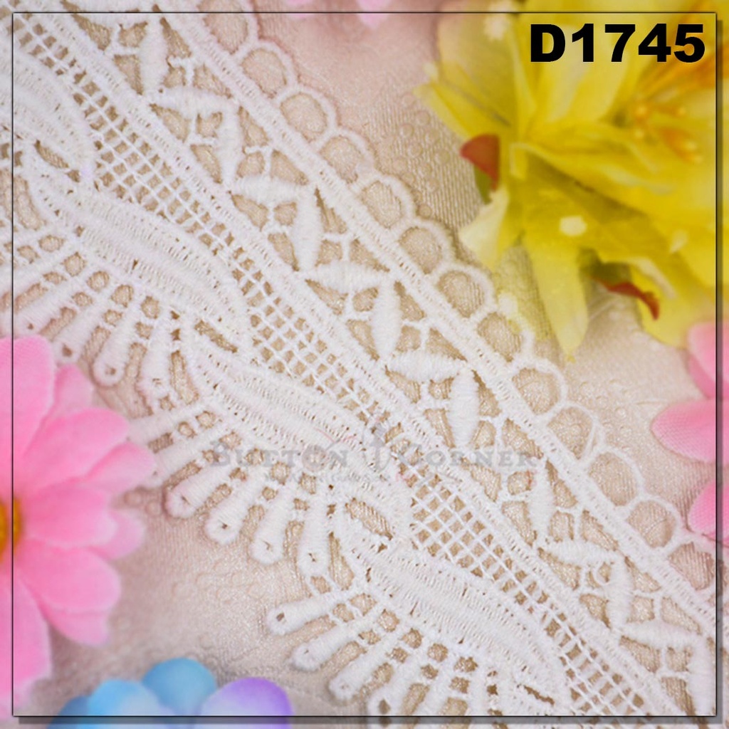 One Side Border Shuttle Lace