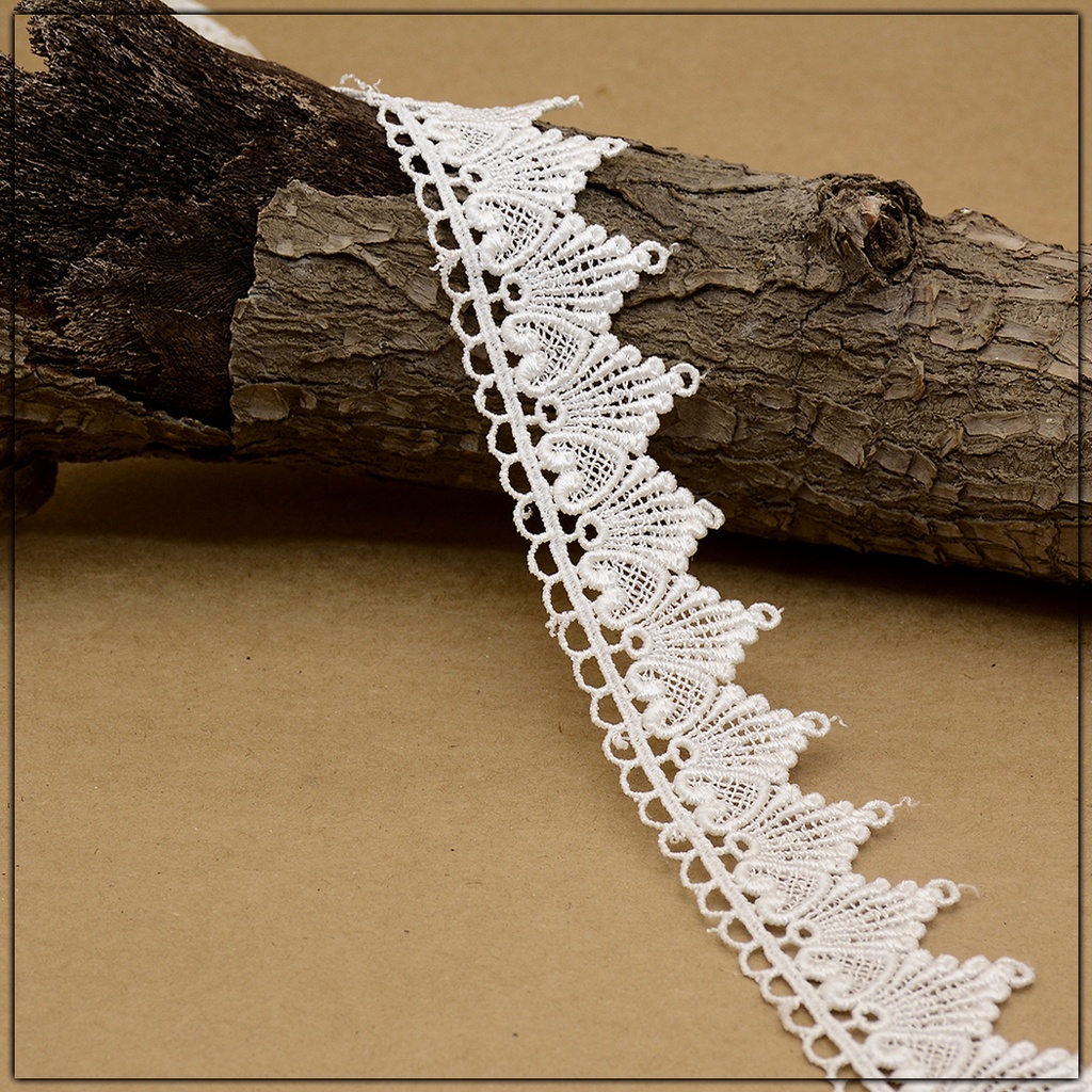 Shuttle One Side Border Lace