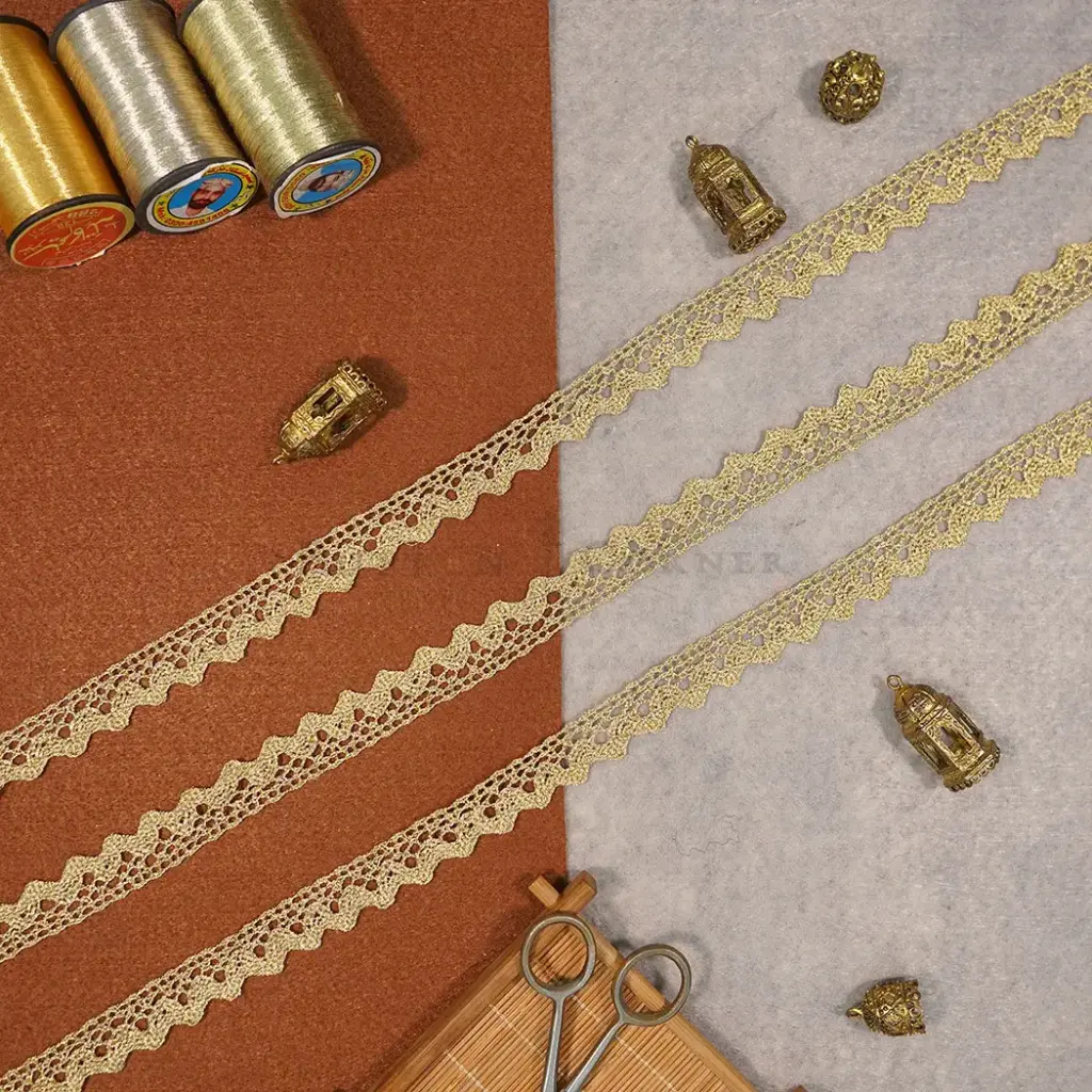 One Side Border Metallic Yarn Lace
