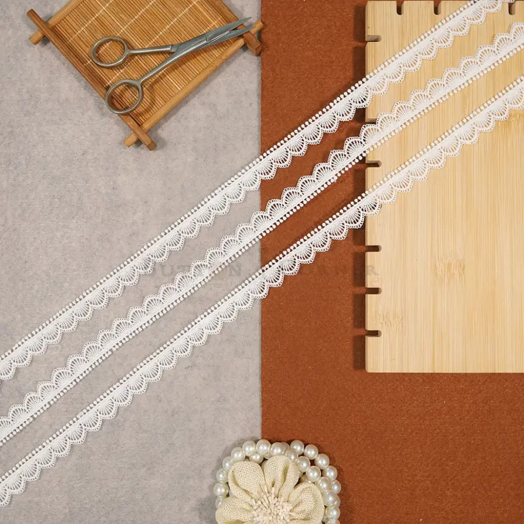 One Side Border Shuttle Lace