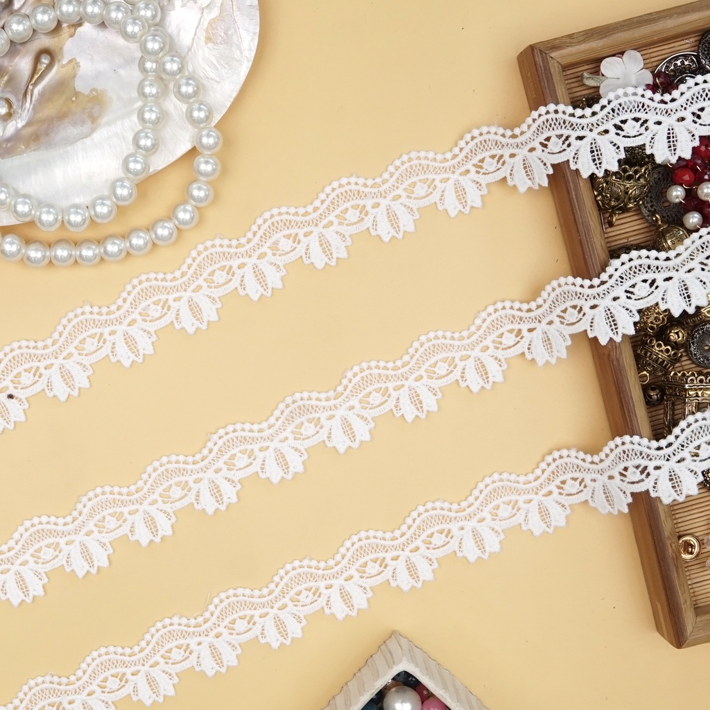One Side Border Shuttle Lace