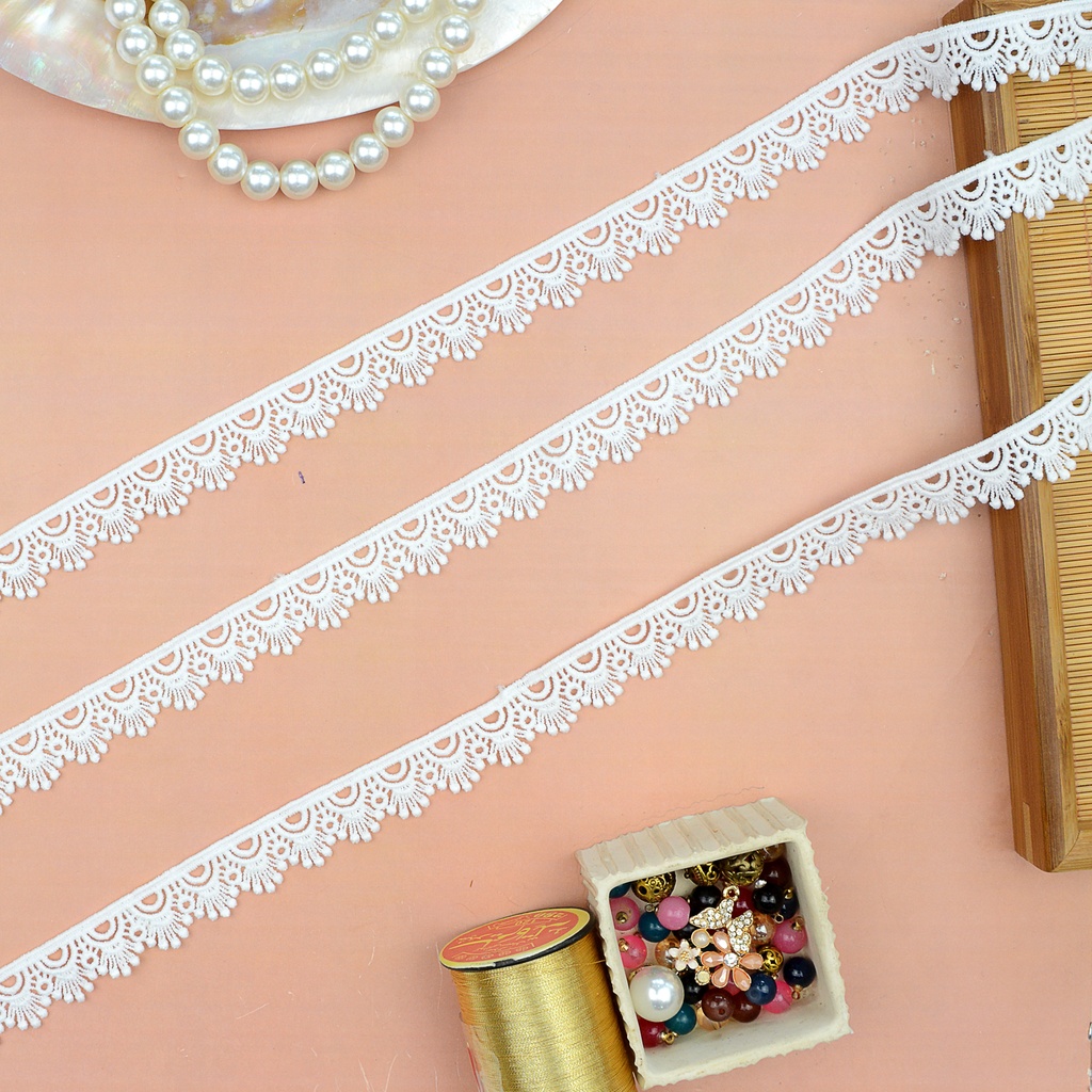 One Side Border Shuttle Lace