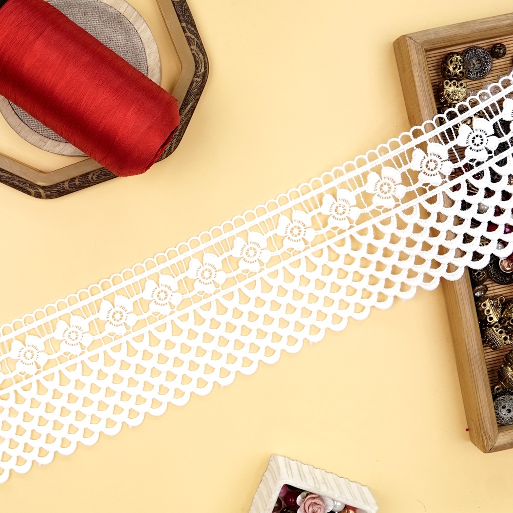 One Side Border Shuttle Lace