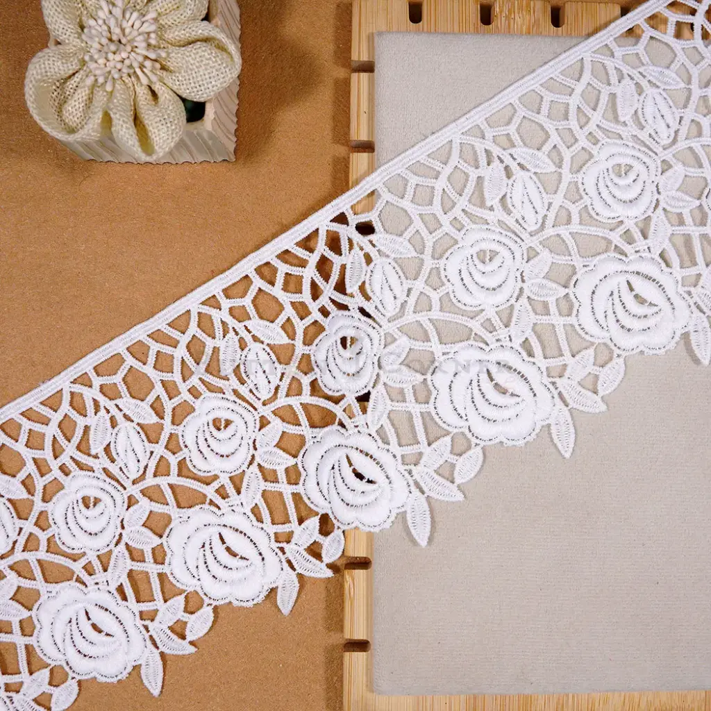 One Side Border Shuttle Lace