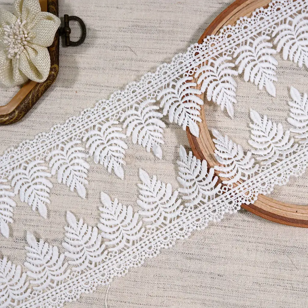 One Side Border Shuttle Lace