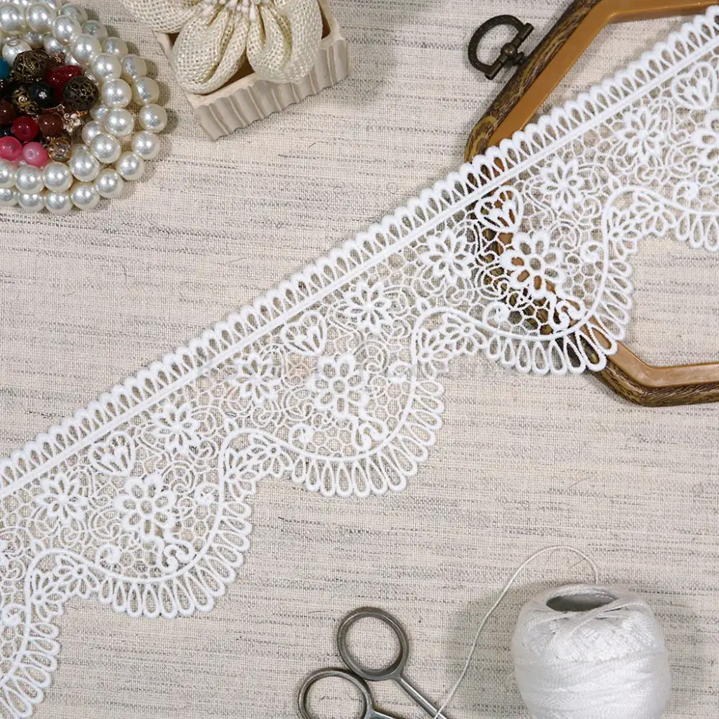 One Side Border Shuttle Lace