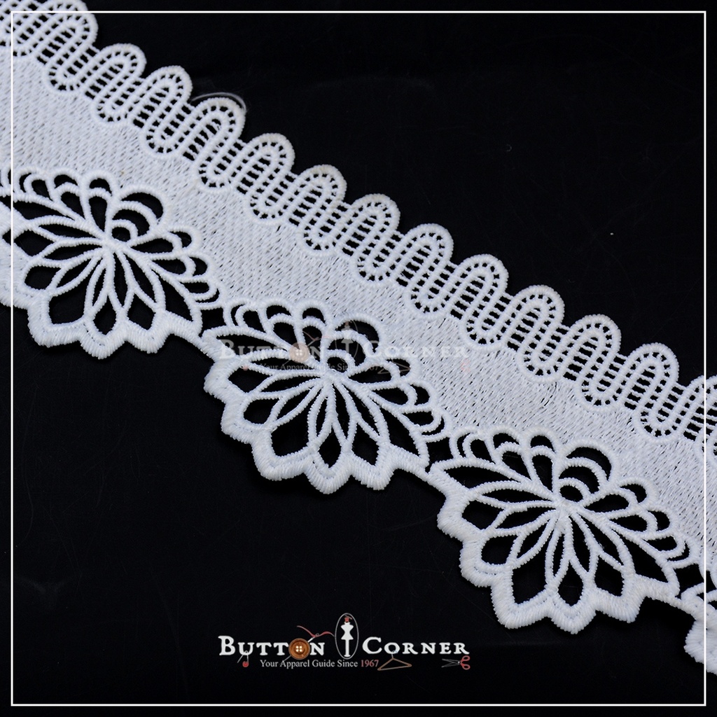 One Side Border Shuttle Lace