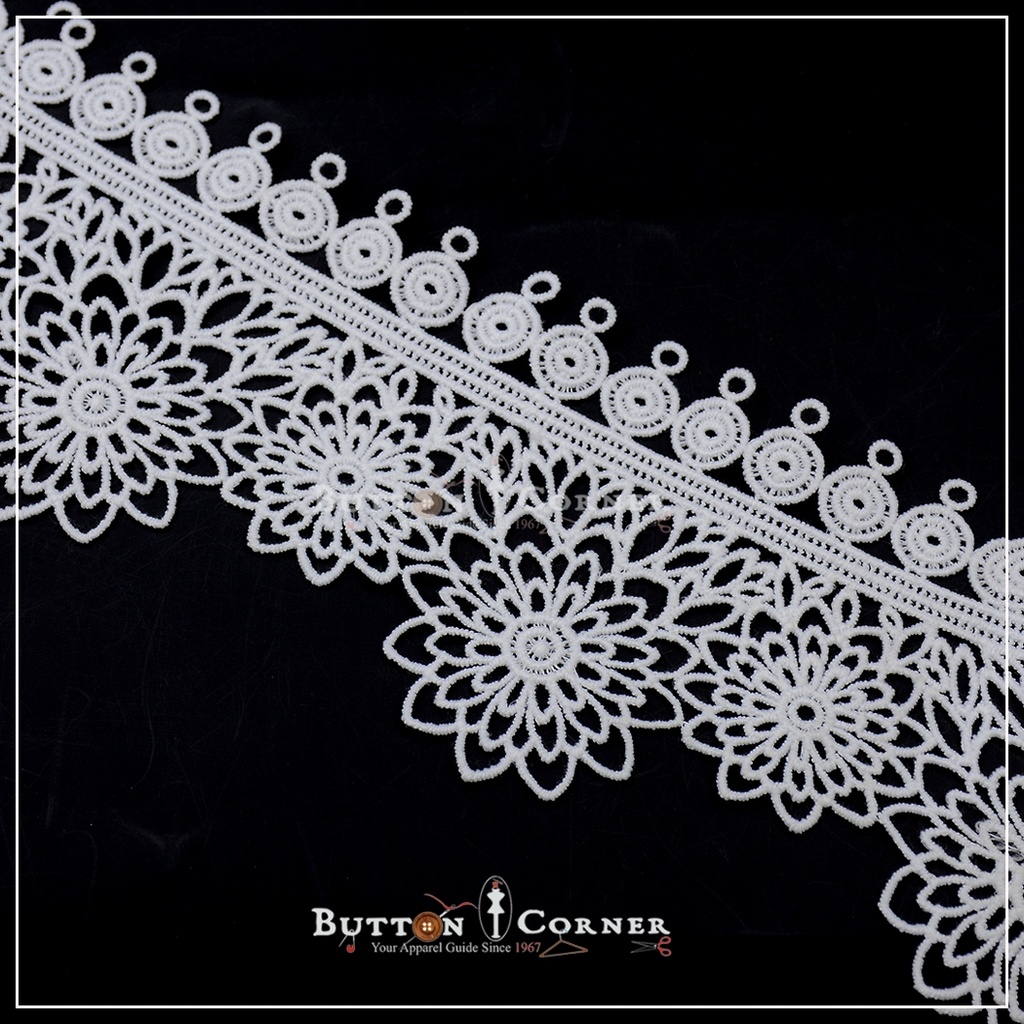One Side Border Shuttle Lace