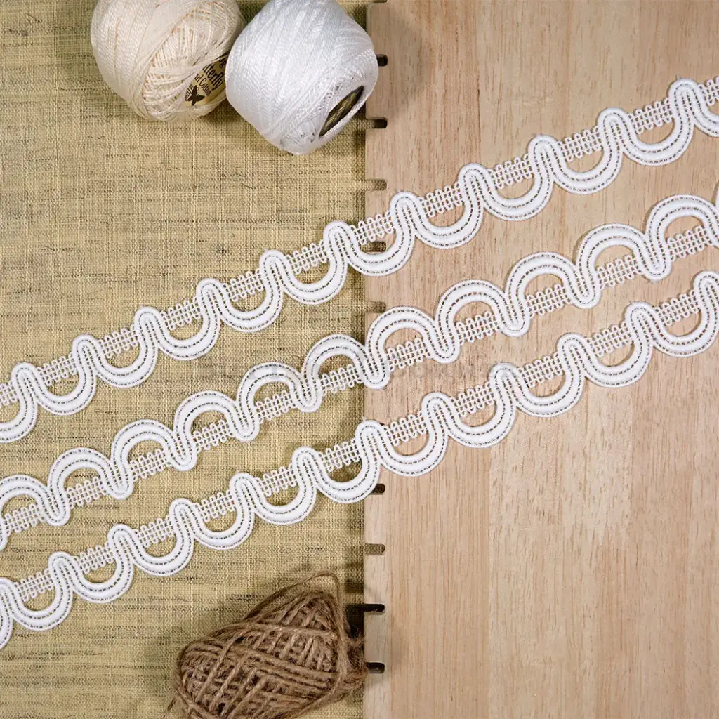 U Shape Border Shuttle Lace