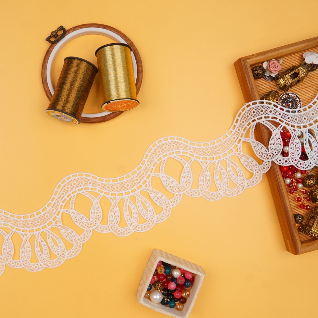 One Side Border Shuttle Lace