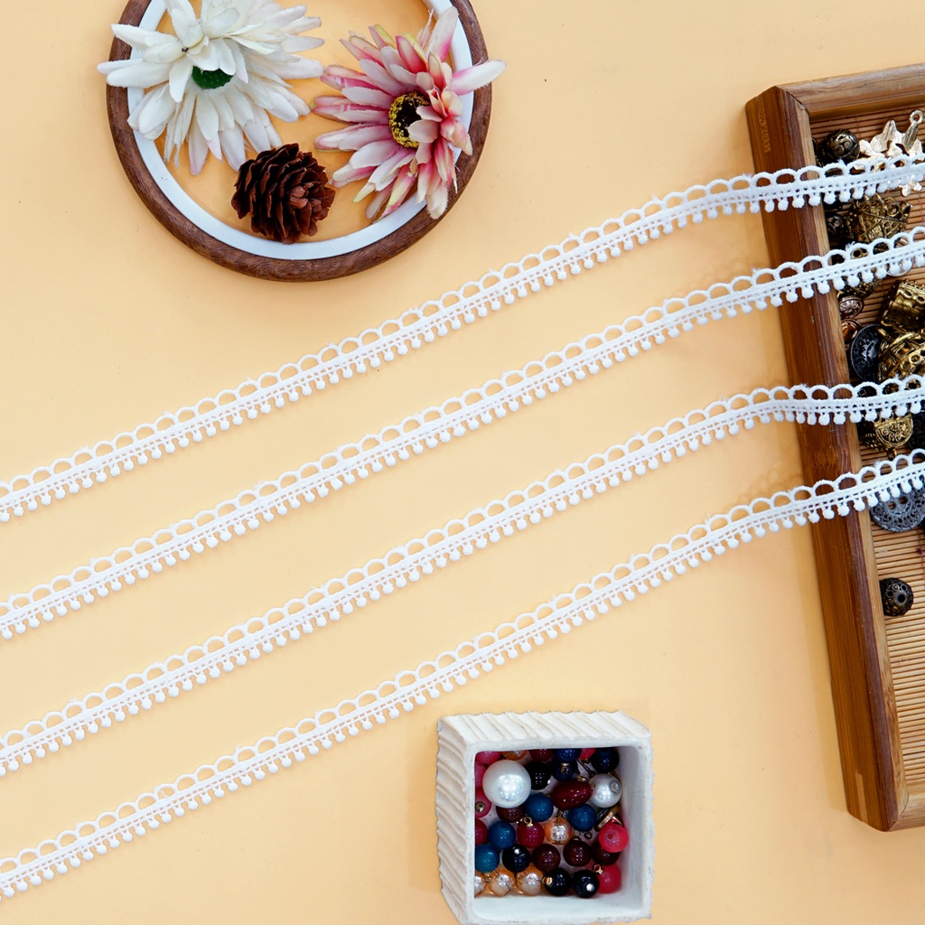 One Side Border Shuttle Lace