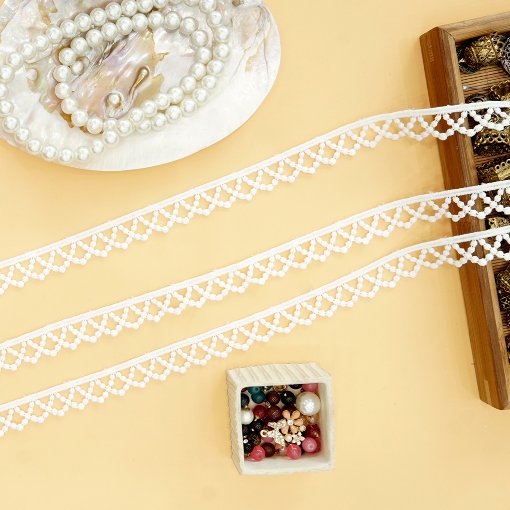 One Side Border Shuttle Lace