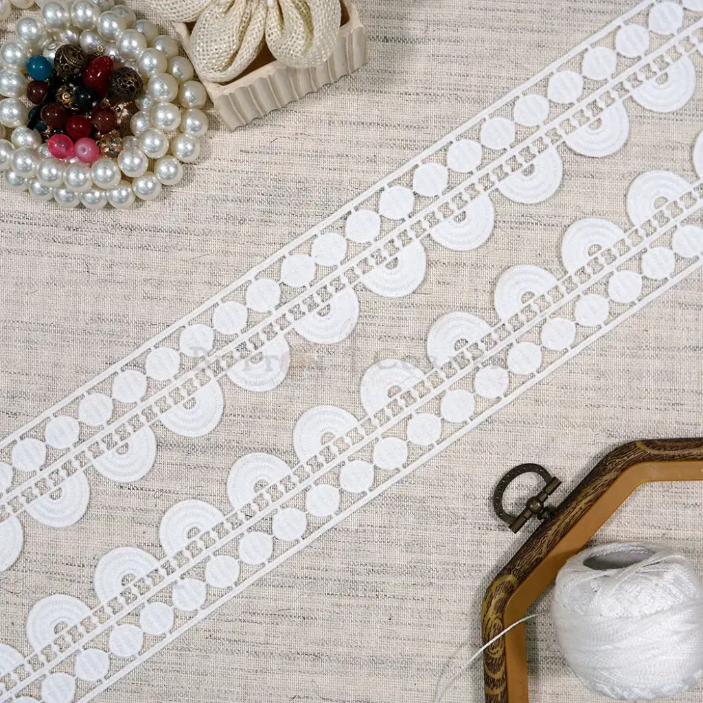 One Side Border Shuttle Lace