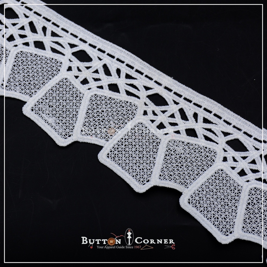 One Side Border Shuttle Lace