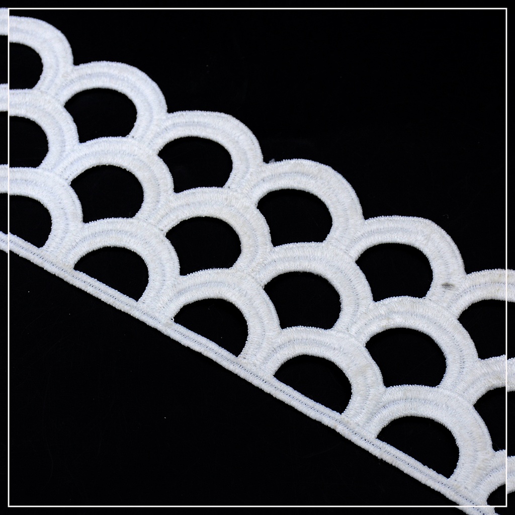 One Side Border Shuttle Lace