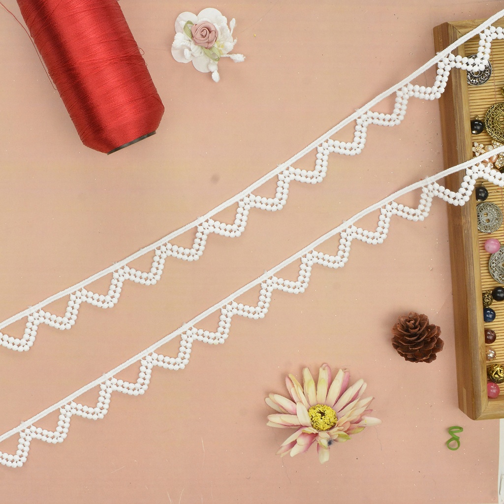 One Side Border Shuttle Lace