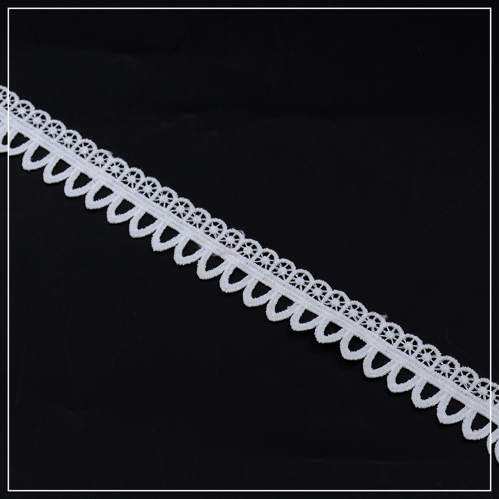 One Side Border Shuttle Lace