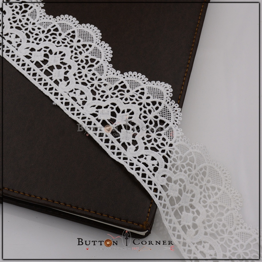 One Side Border Shuttle Lace