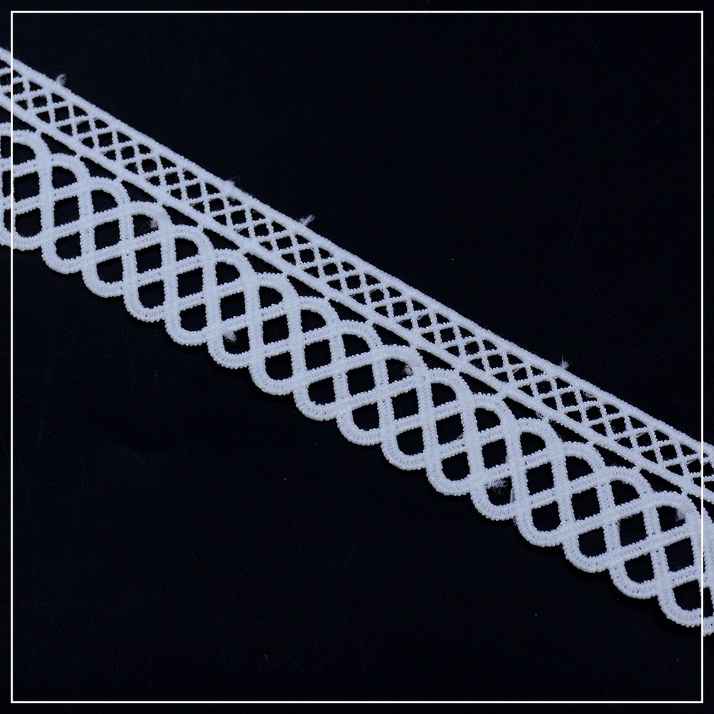 One Side Border Shuttle Lace