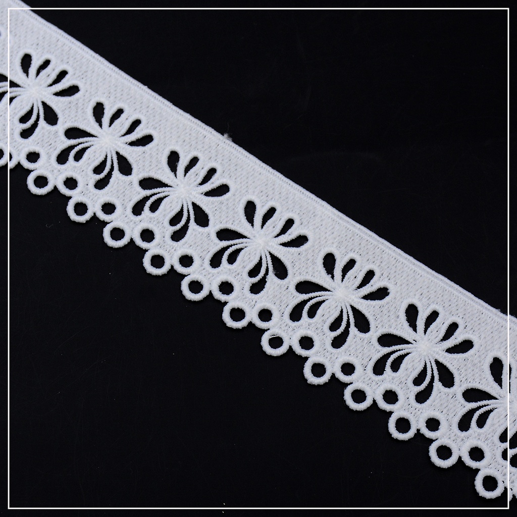 One Side Border Shuttle Lace