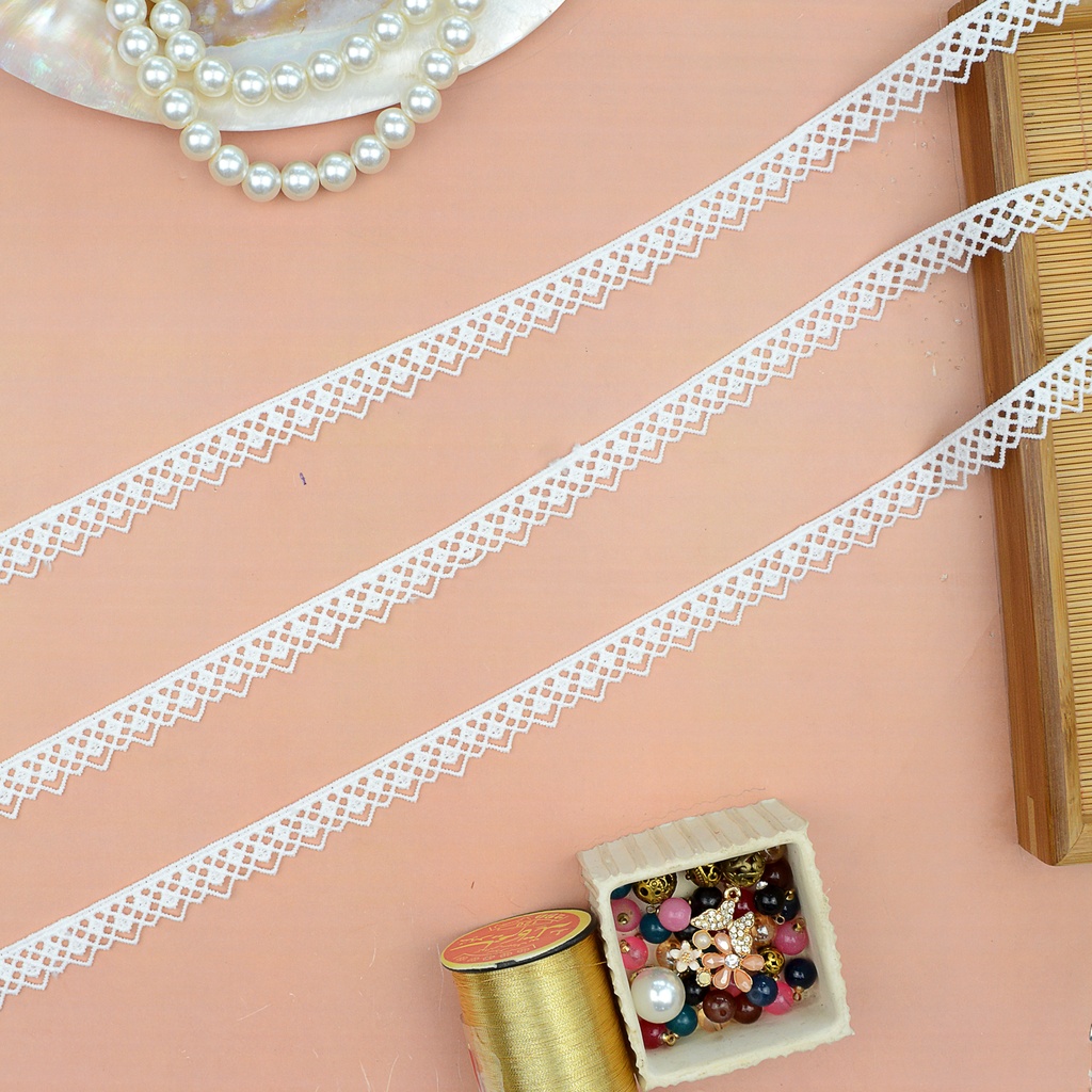 One Side Border Shuttle Lace