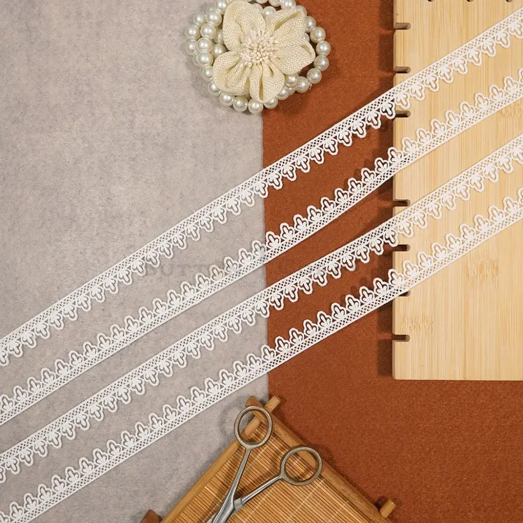 One Side Border Shuttle Lace