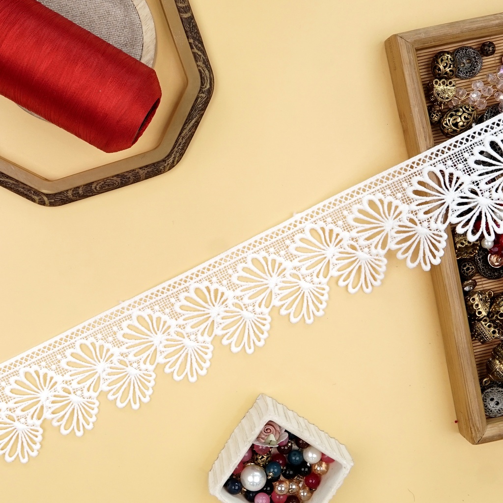 One Side Border Shuttle Lace