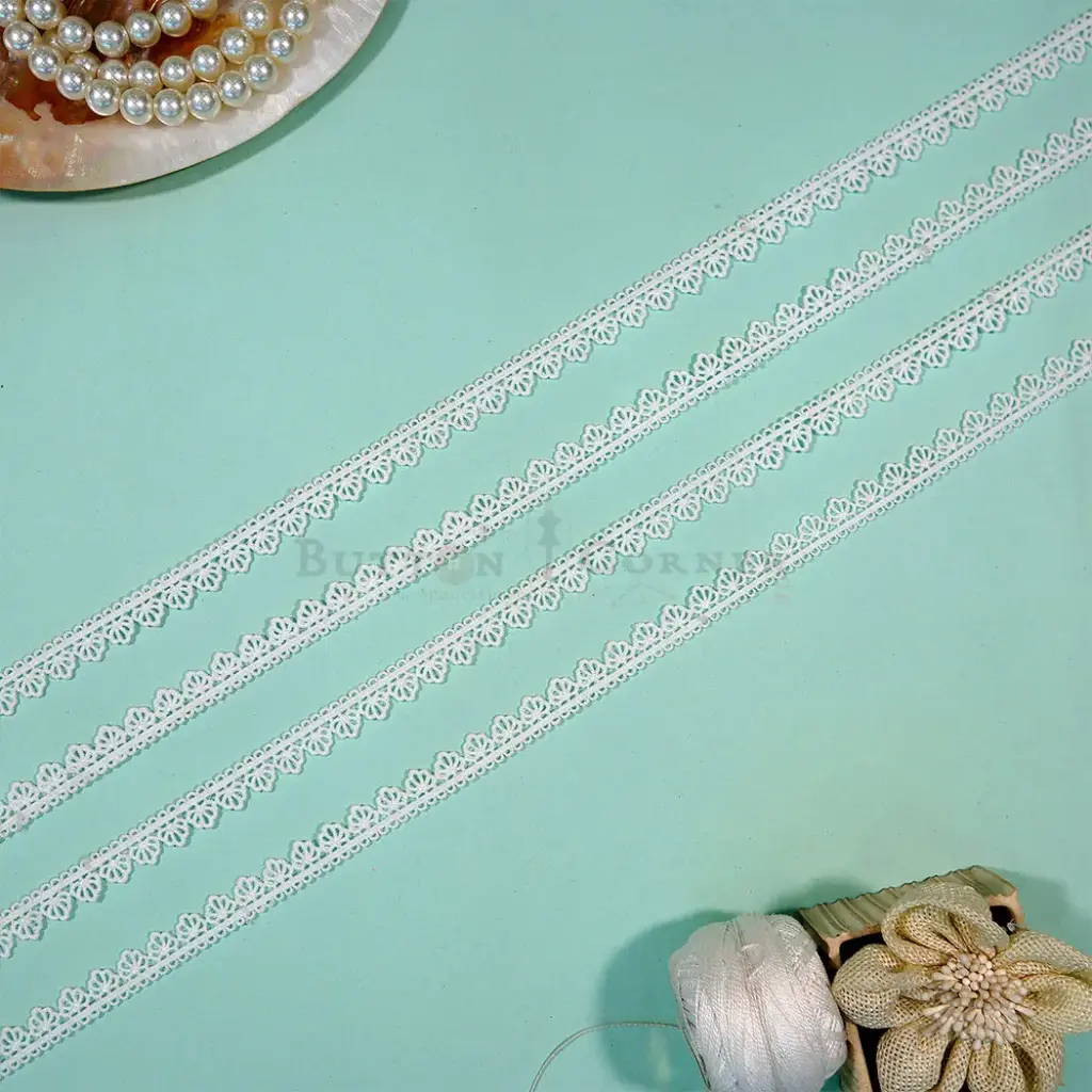 One Side Border Shuttle Lace