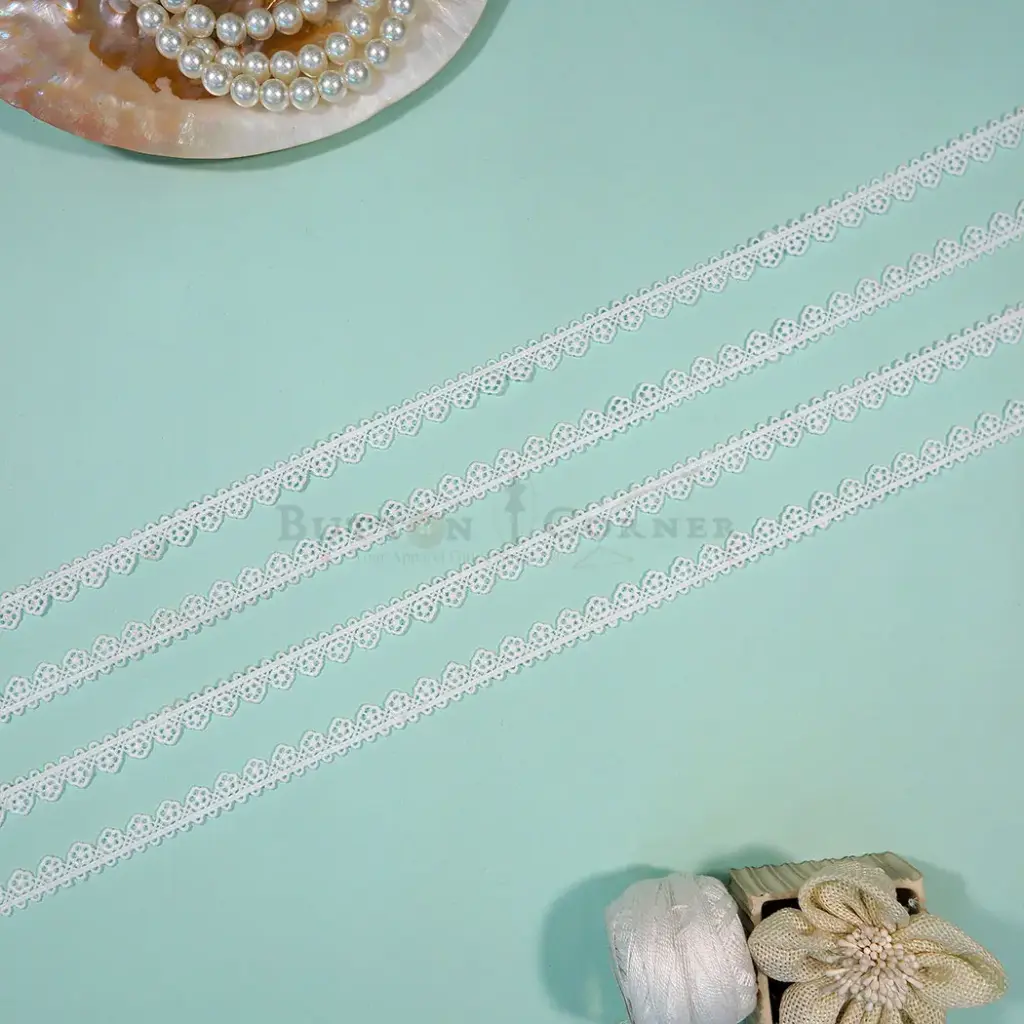 One Side Border Shuttle Lace