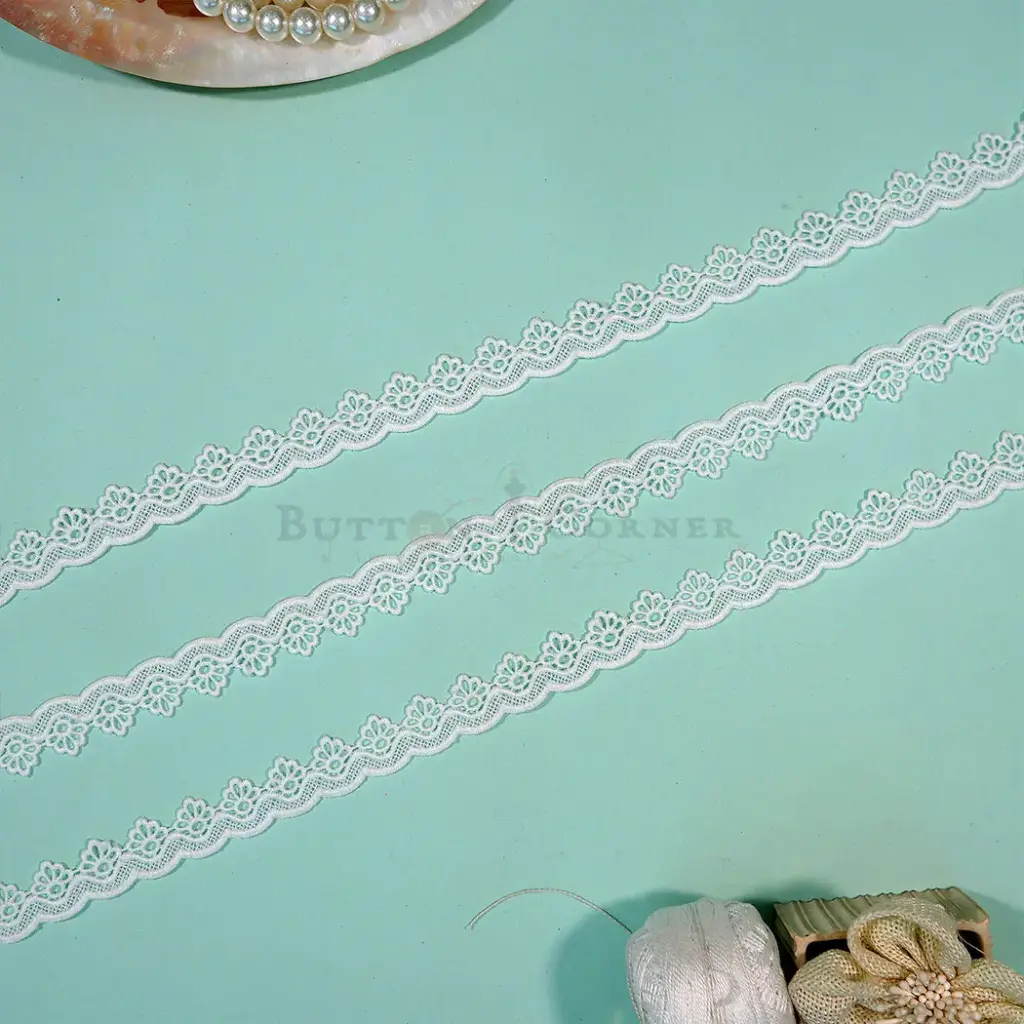 One Side Border Shuttle Lace