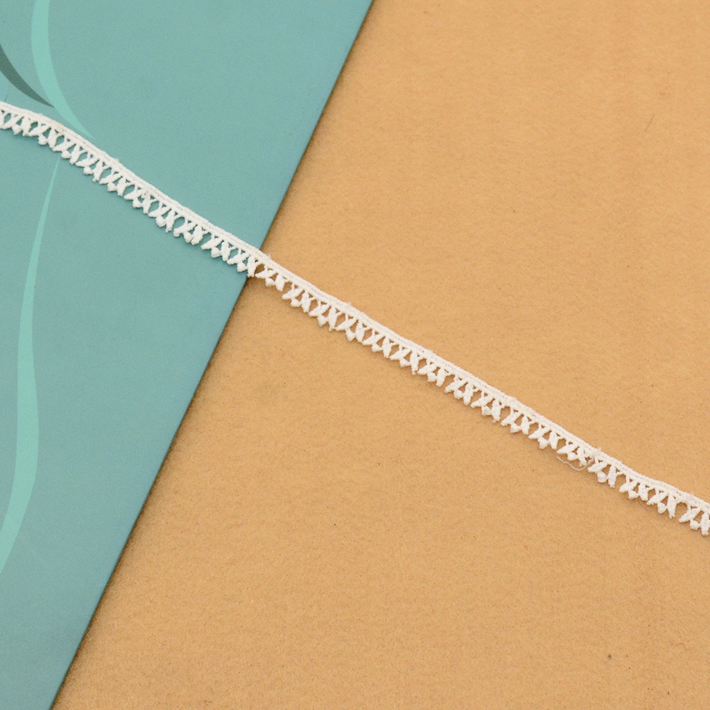 One Side Border Shuttle Lace