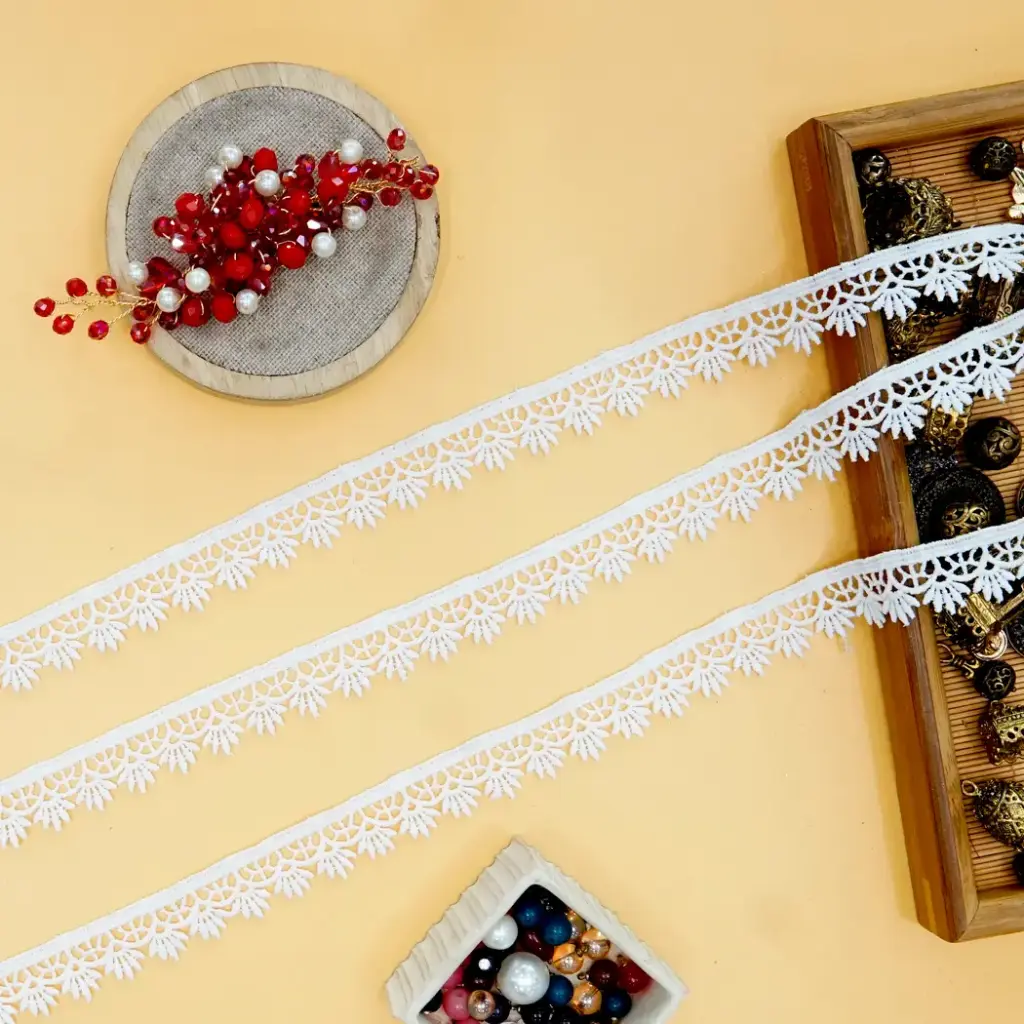 One Side Border Shuttle Lace