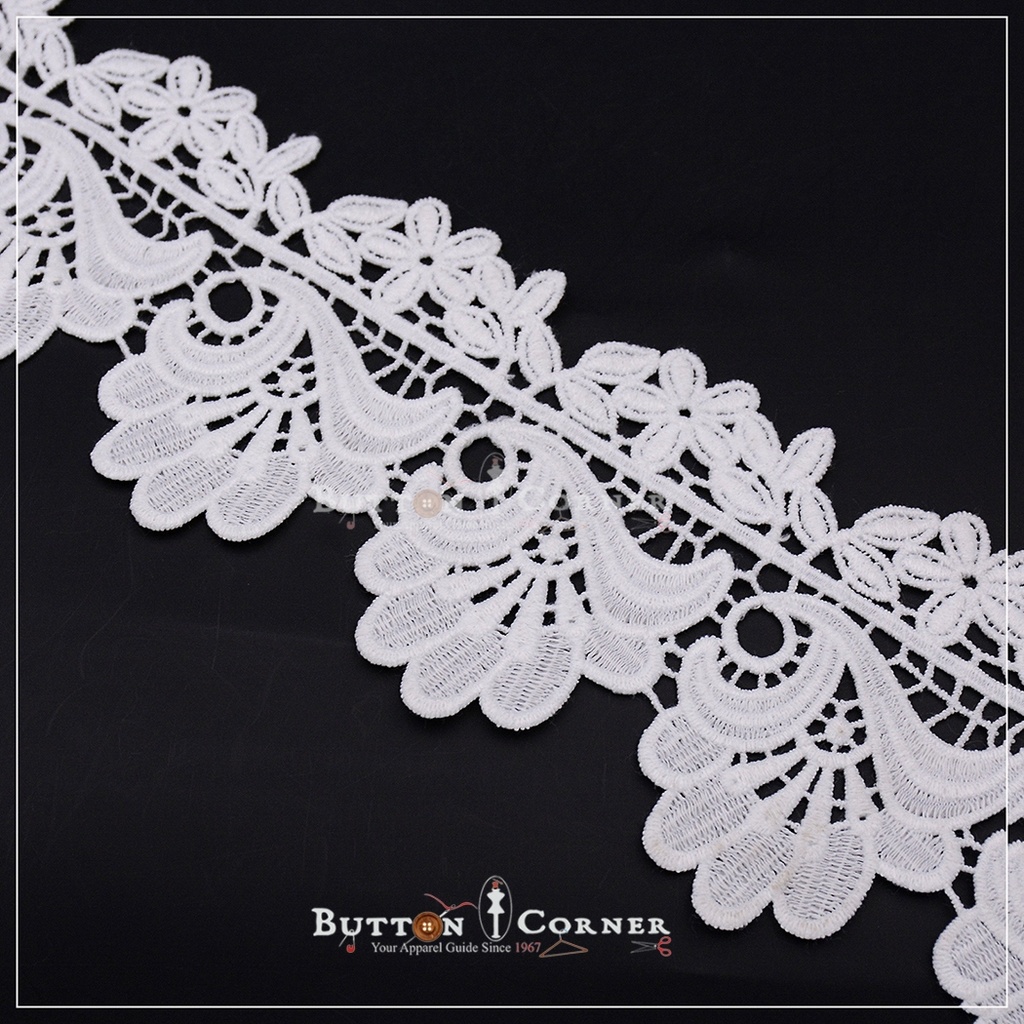 One Side Border Shuttle Lace