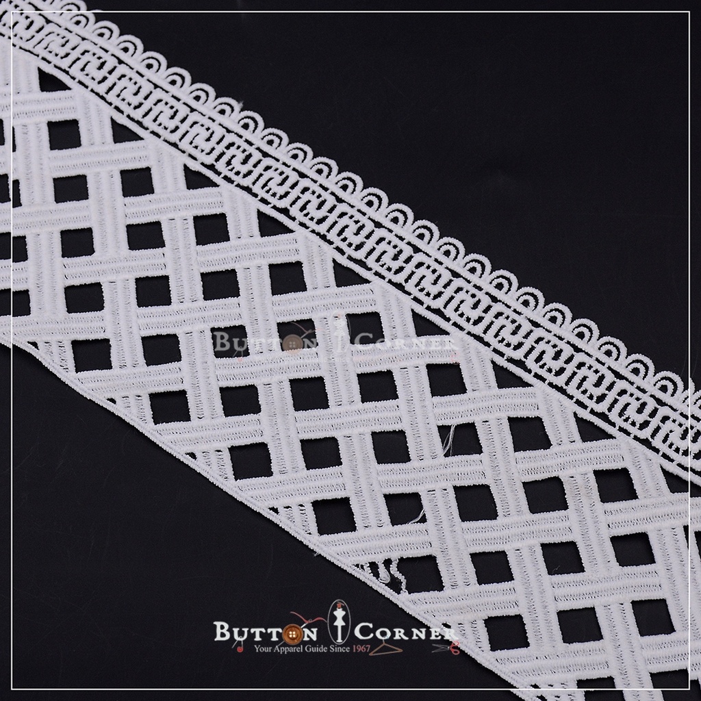 One Side Border Shuttle Lace