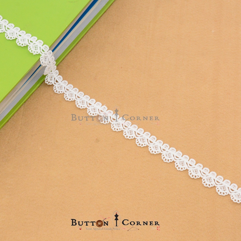 One Side Border Shuttle Lace