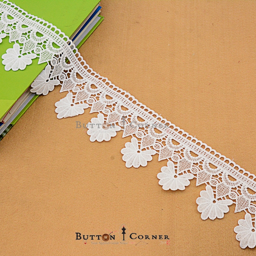 One Side Border Shuttle Lace