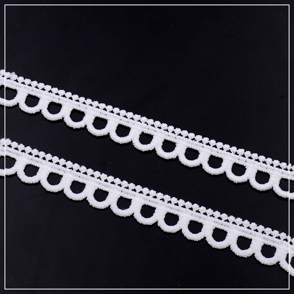 One Side Border Shuttle Lace