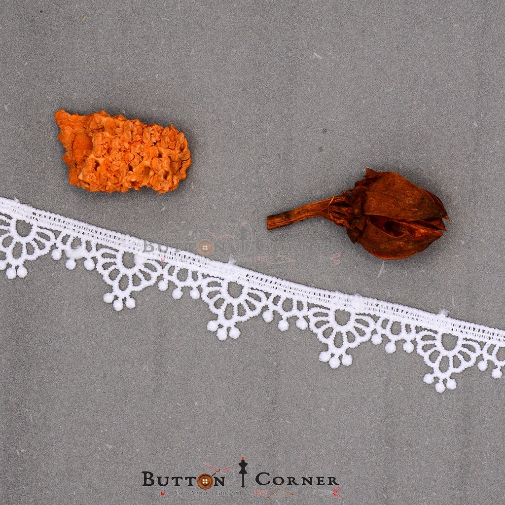 One Side Border Shuttle Lace
