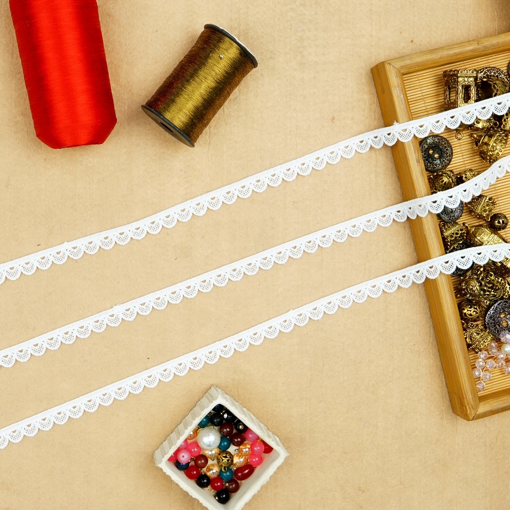 One Side Border Shuttle Lace