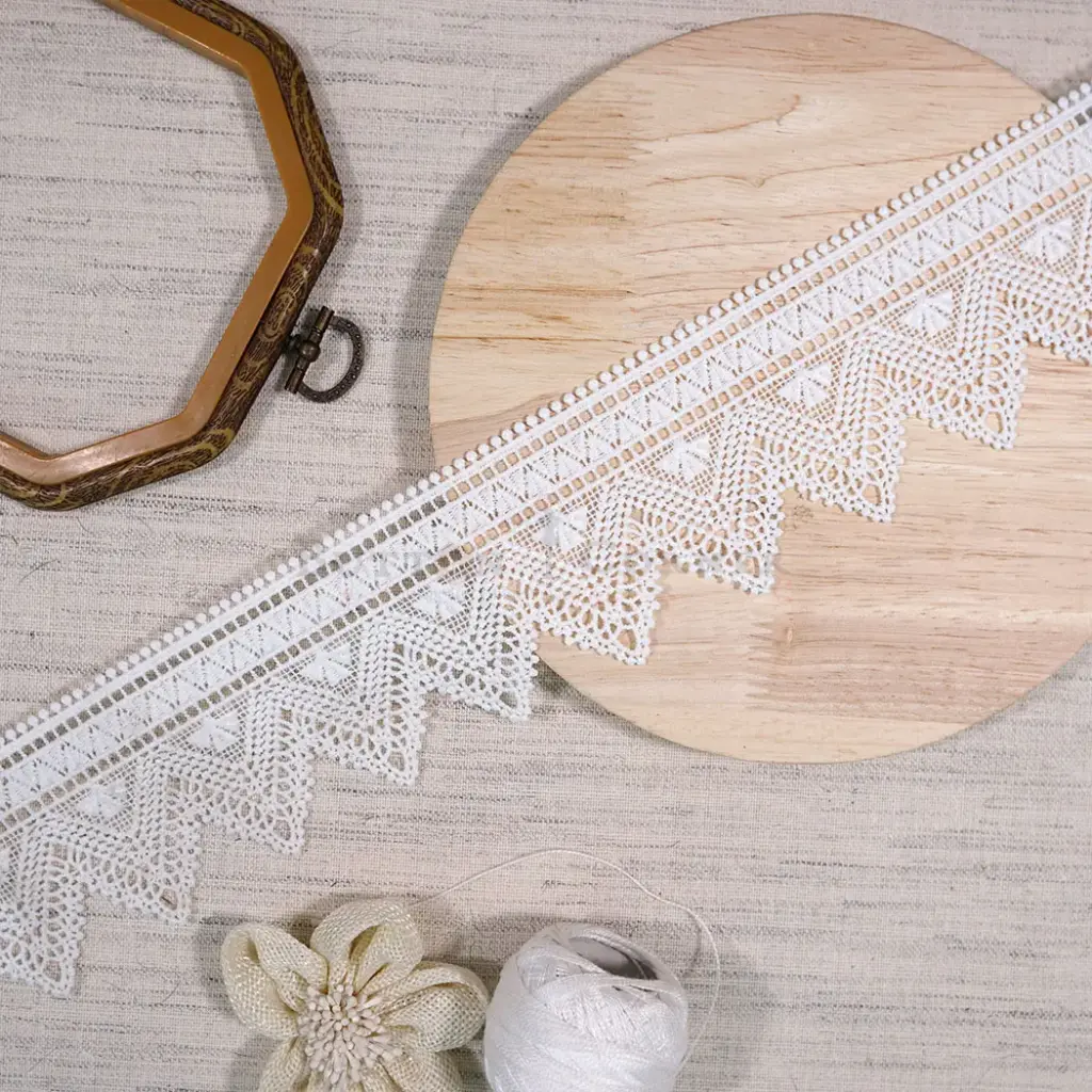 One Side Border Shuttle Lace